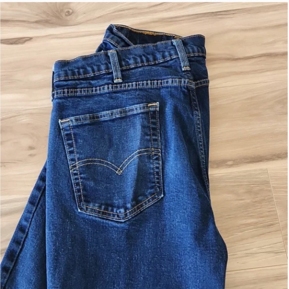 Levi's 514 Straight Fit Denim Jeans Zip Fly Dark Wash  Size W 38 L 32 - Picture 3 of 5